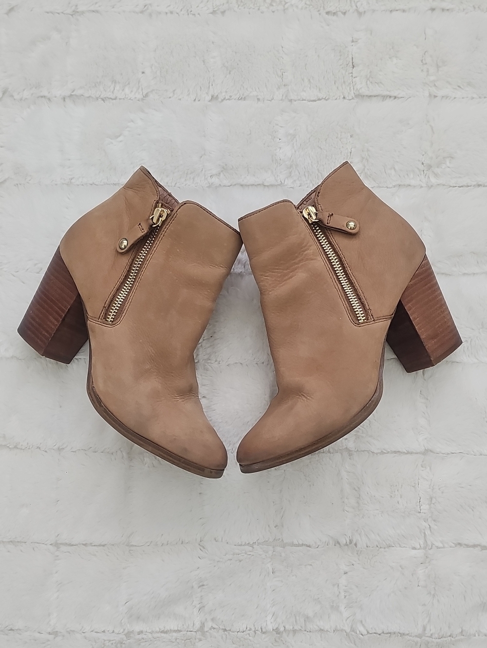 ALDO Womens Tan Suede Ankle Booties with Side Zip Detail